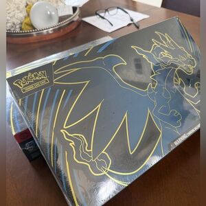 Pokémon TCG: Mega Charizard X ex Ultra-Premium Collection
